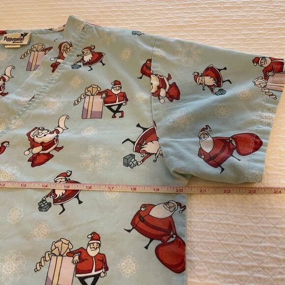 Peppermint Santa Print Scrub Top Blue Red White Holiday Christmas 100% Cotton - Picture 5 of 8